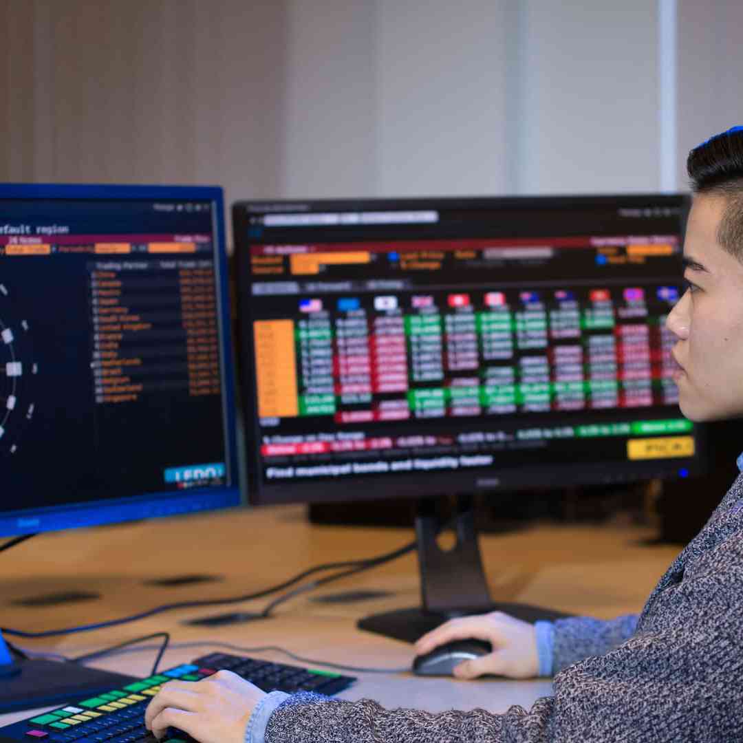 Yujia Ding, a student at Hull University Business School, using trading software in our Bloomberg Financial Markets Lab.