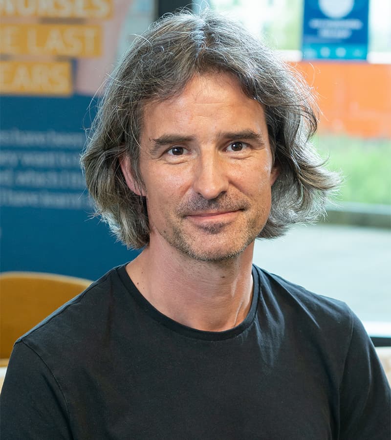 Dr Henning Holle