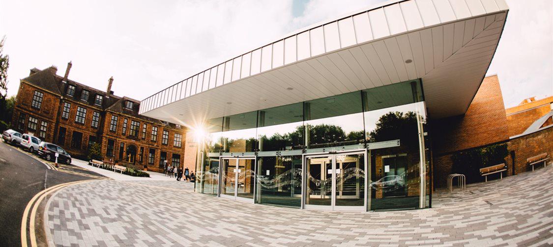 exterior university of hull  middleton hall