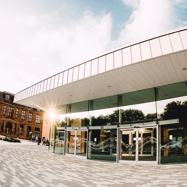 exterior university of hull  middleton hall