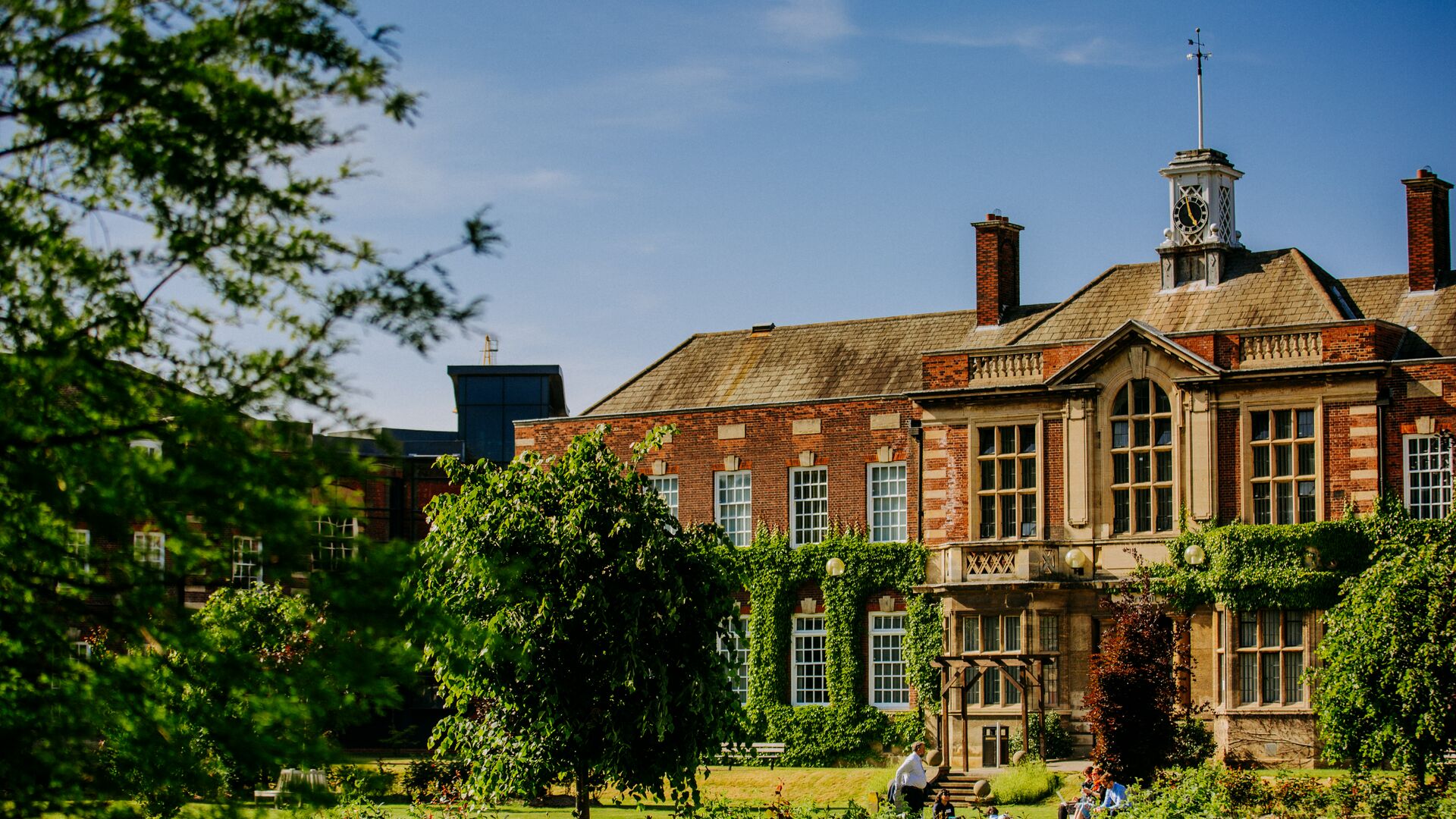 Derwent Building Hull University Business School Exterior