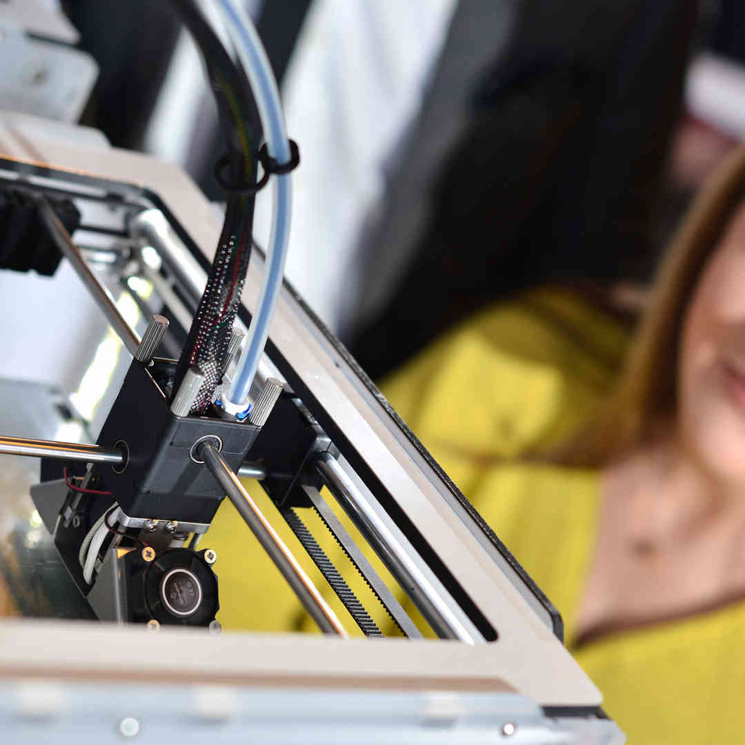 A student using 3D Printer