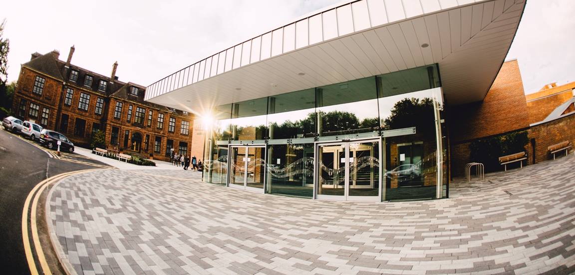 exterior university of hull  middleton hall