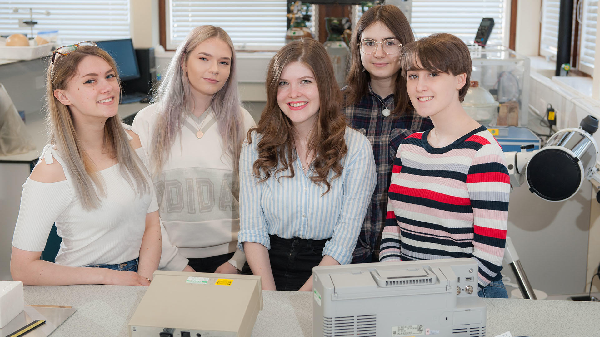 Female Physics and Astrophysics Students UNI-2243