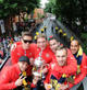 ben knapper with arsenal team on tour bus