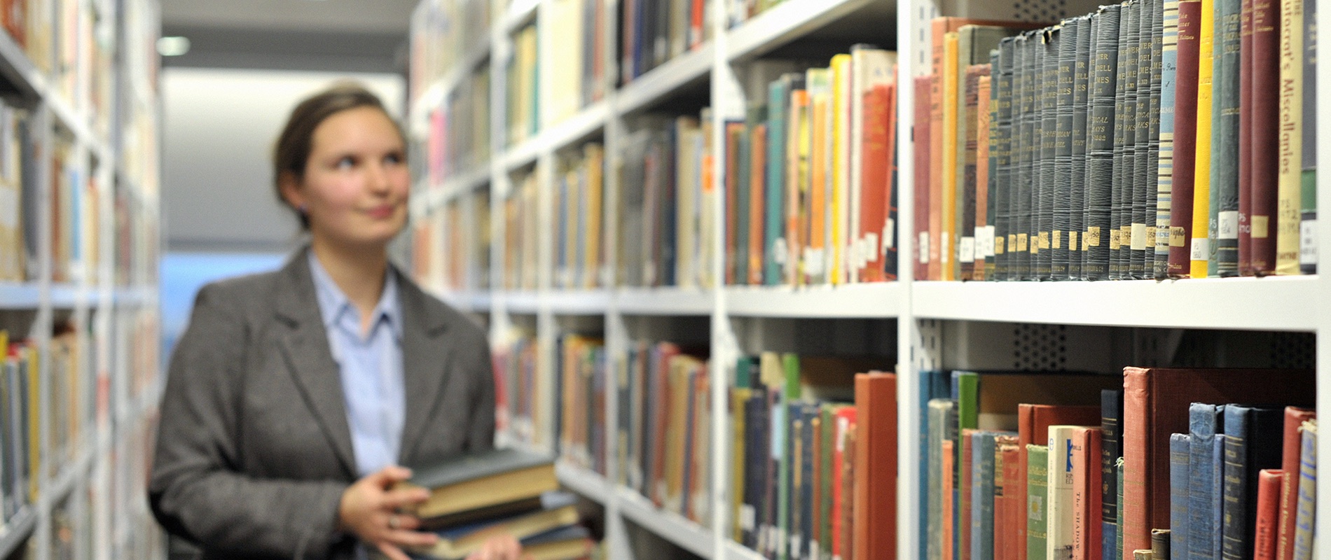 Library-bookshelves-student