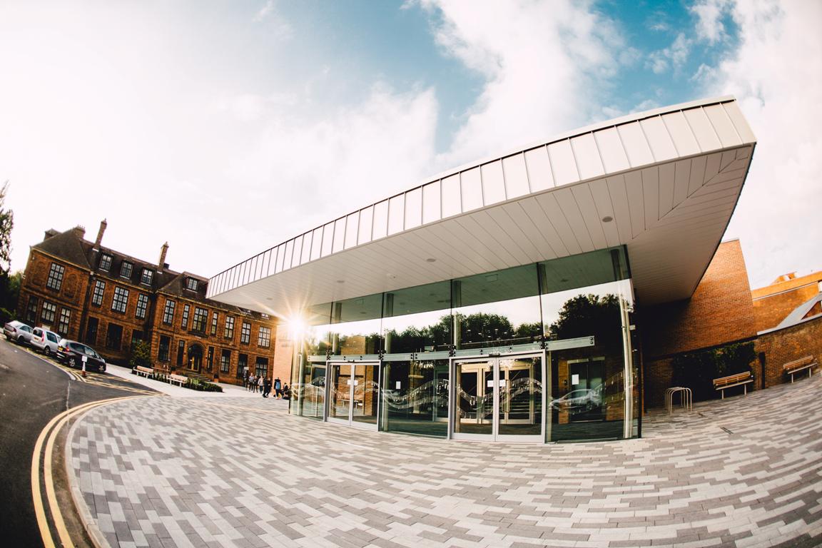 exterior university of hull  middleton hall
