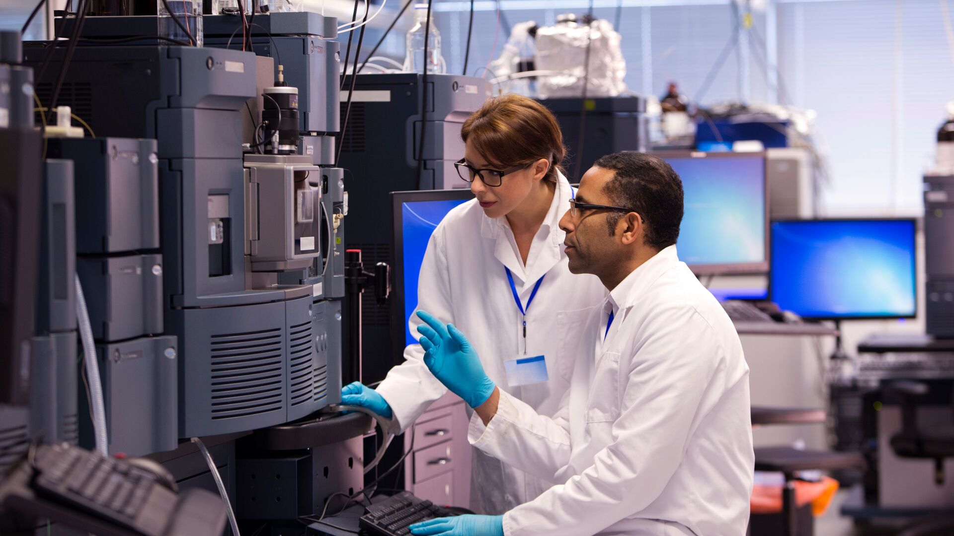 Web Full Screen-UoH_Photography_Secondary_Research_H&WB_RGB_iStock-487825246