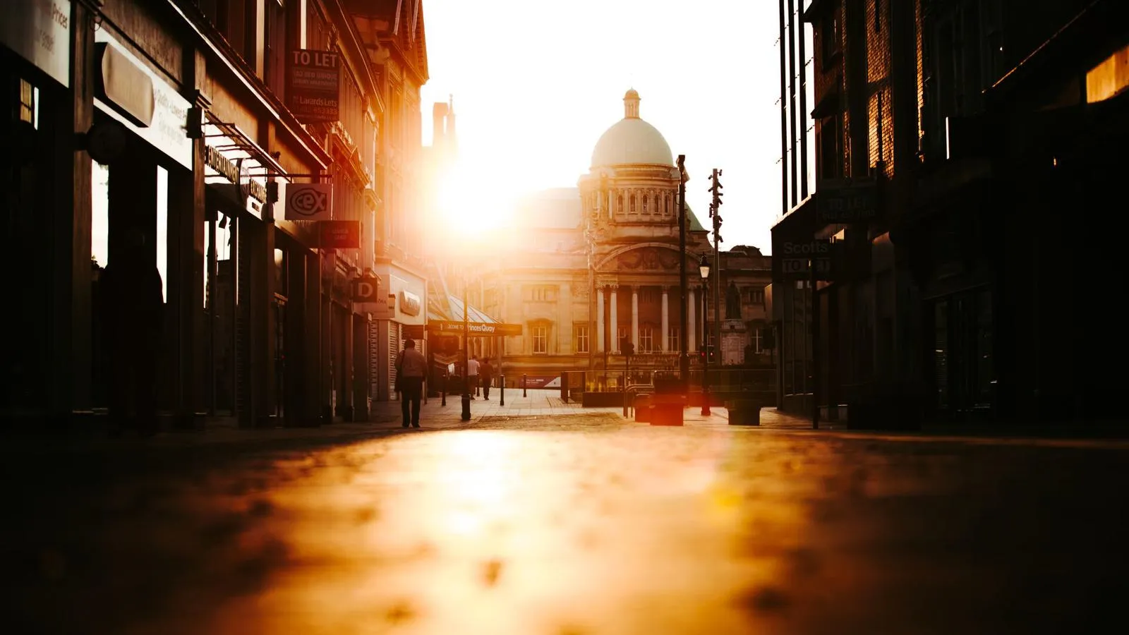 View of hull city hall from whitefriargate at sunrise