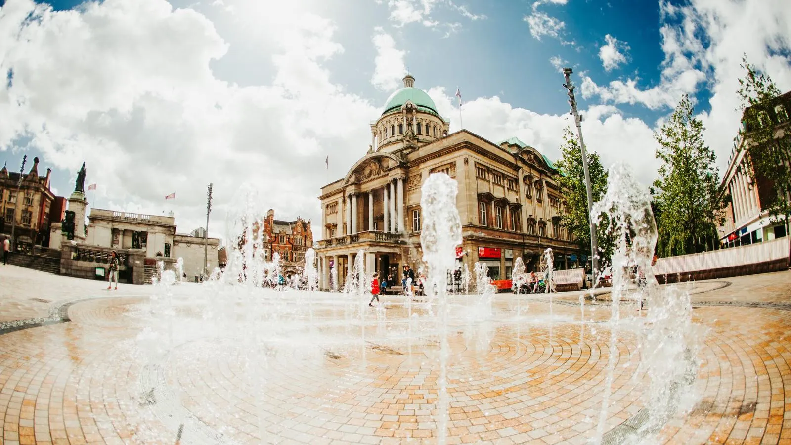 Victoria square in Hull showing the fountains and city hall building
