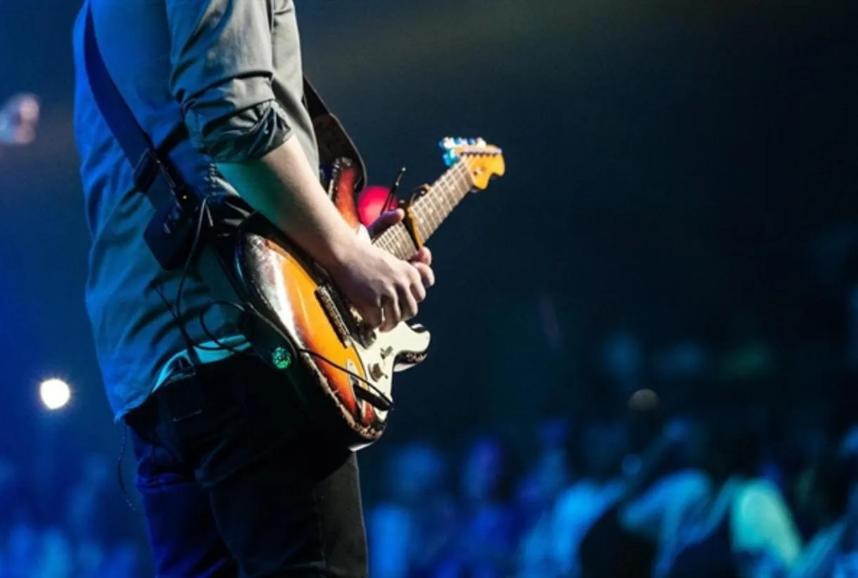 Indiepolooza guitarist