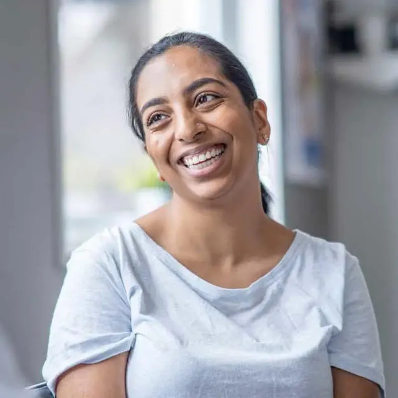 A female patient chats with her doctor