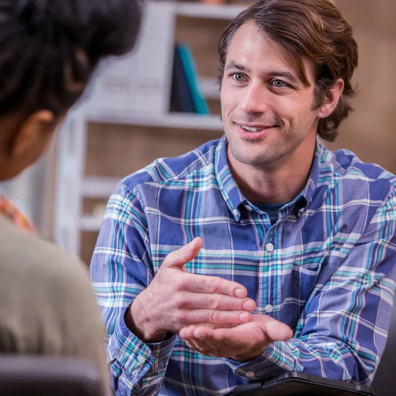 Two people meet to dicuss issues