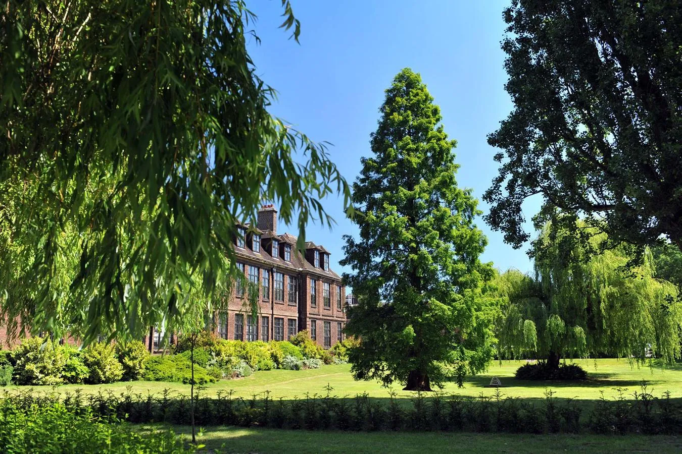 Venn building front lawn, trees and greenery on a sunny day
