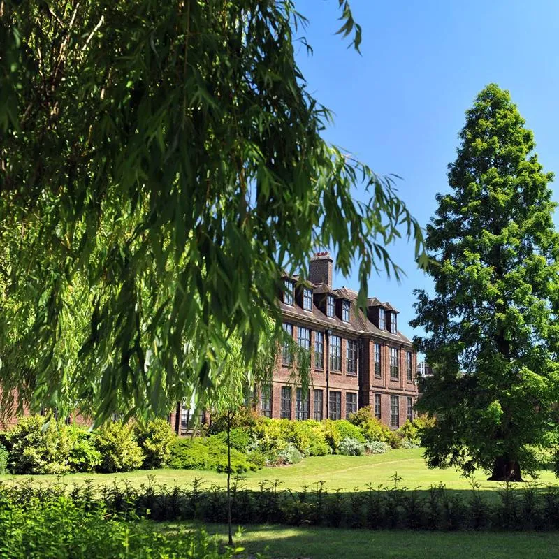 Venn building front lawn, trees and greenery on a sunny day