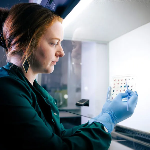 Femaile laboratory woker