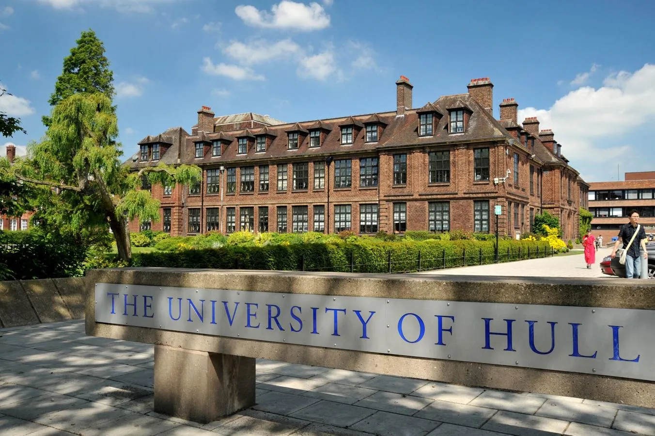 University of Hull signage in front of Venn building