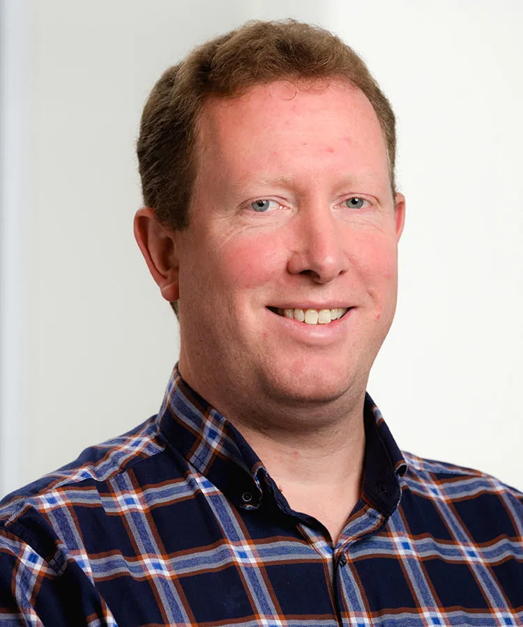 Portrait of Dr Steve Simmons University of Hull