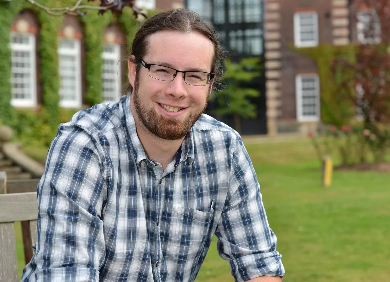 Dr Gareth Few
