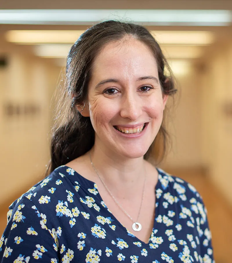 Portrait of Dr Hannah Worthen