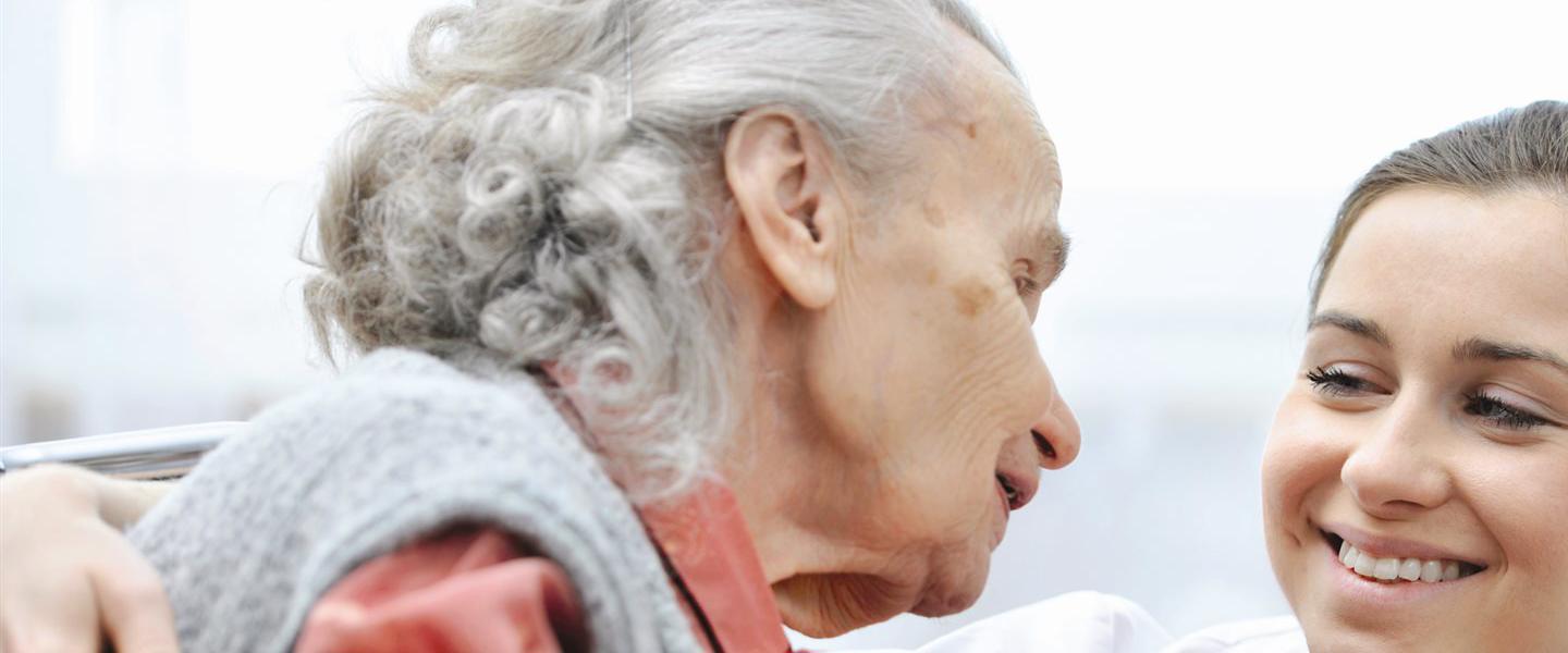 167222531_Elderly lady&nurse