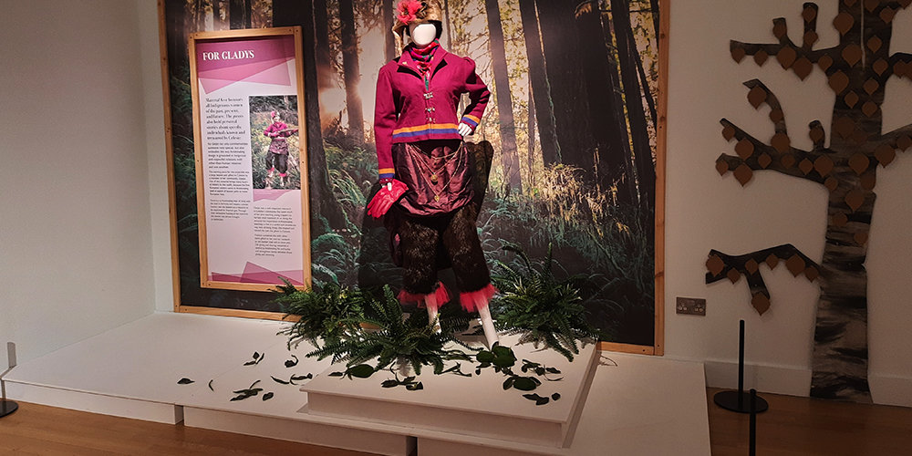 dress to redress exhibition