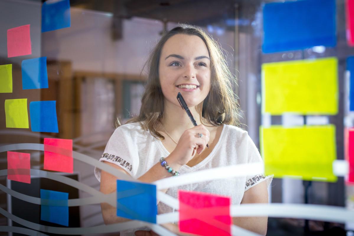 EveLodgepostits-news