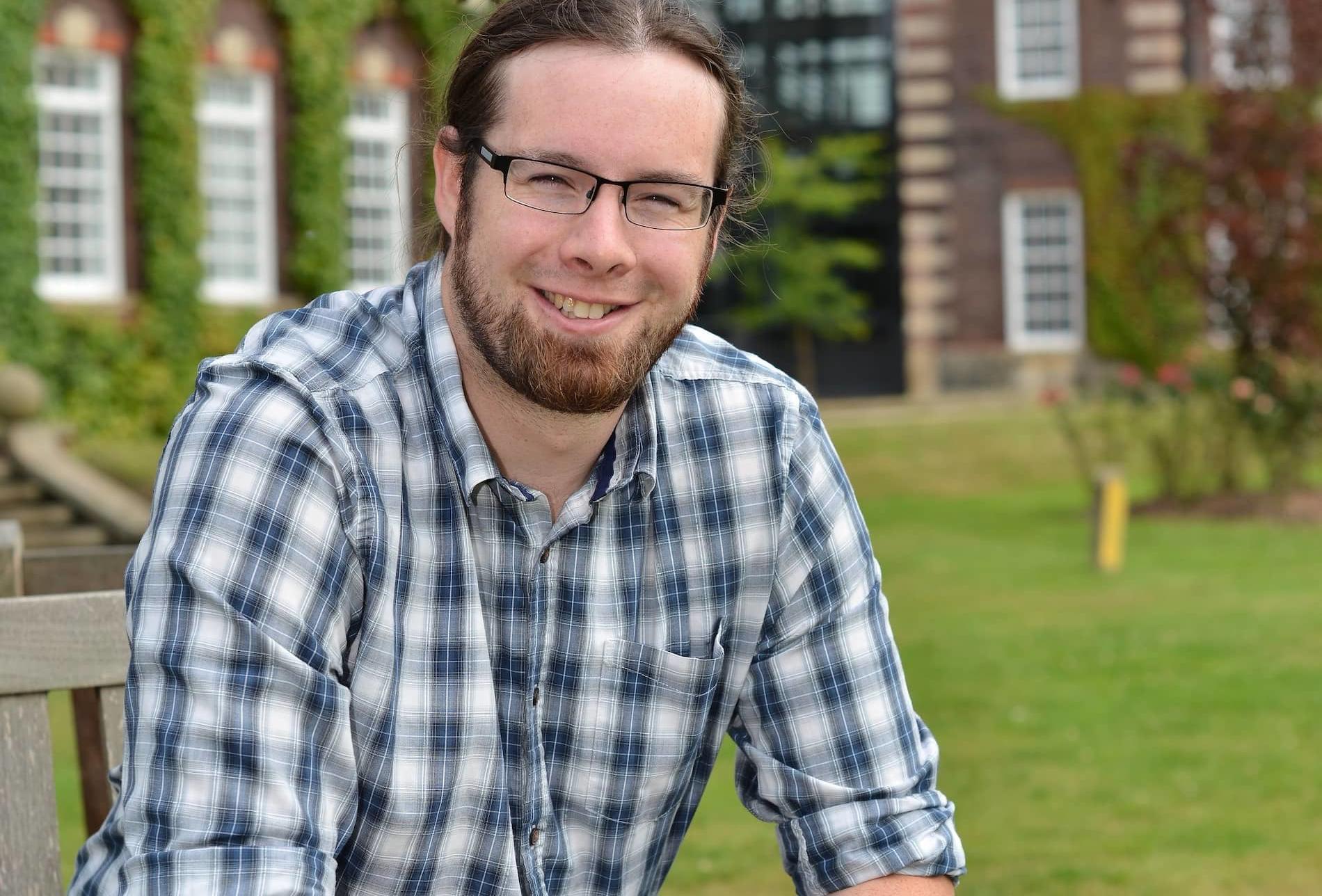 Dr Gareth Few