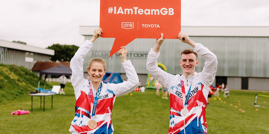 bryony and bradley holding a 'i am team gb' sign