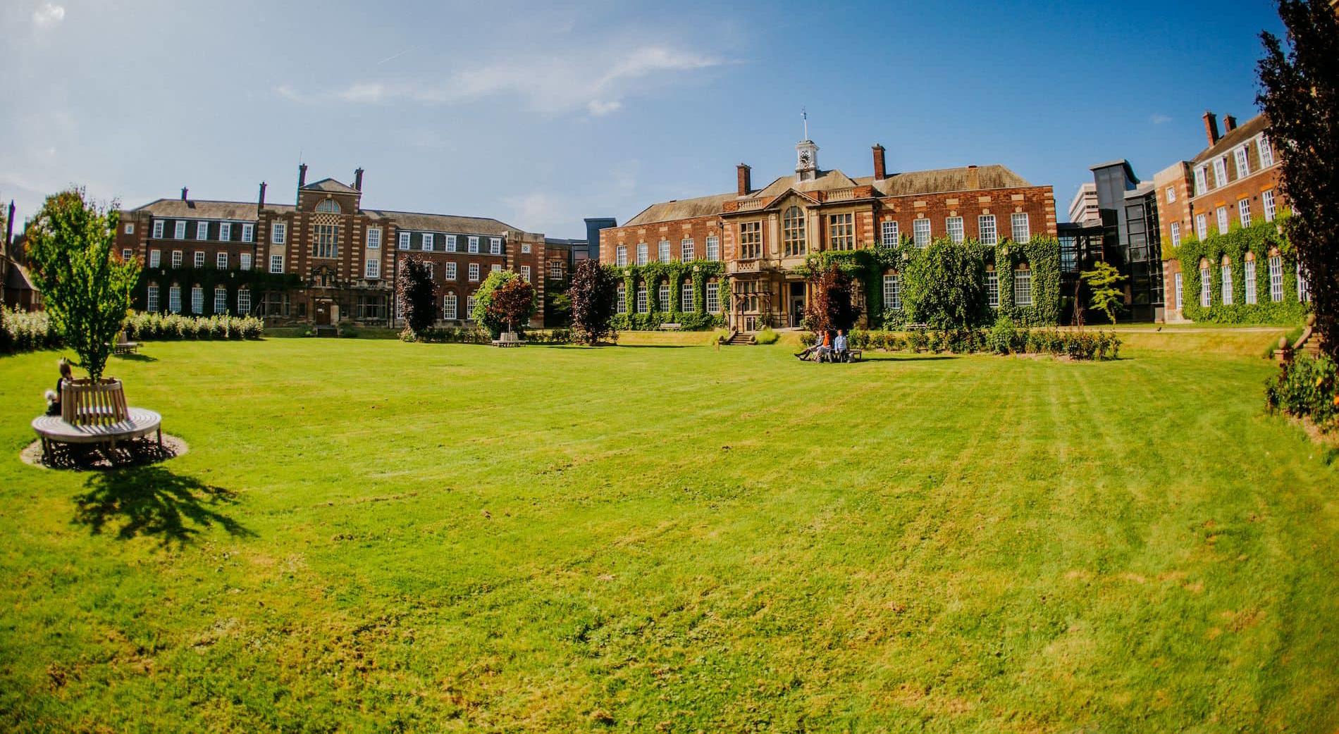 Huge economic impact of University of Hull revealed in new study