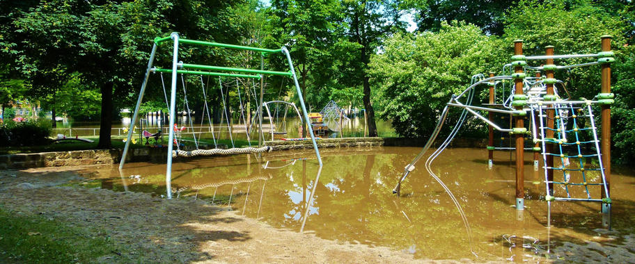 EEI-Help-Flood-Bernd-Gross-Wikimedia-Commons
