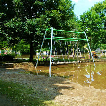 EEI-Help-Flood-Bernd-Gross-Wikimedia-Commons-mobile